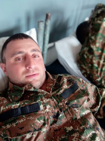  ,   Artur, 32 ,   ,   , c 