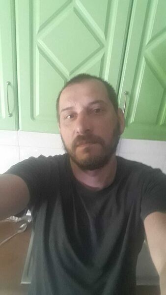  ,   Viktor, 42 ,   