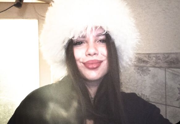  ,   Olya, 18 ,   