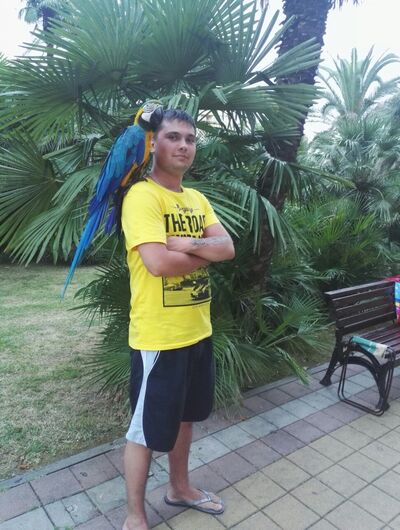  ,   Artem, 32 ,   