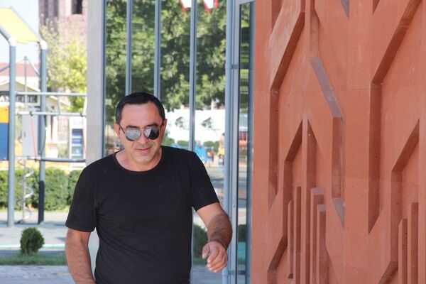  ,   Arnold, 51 ,   c 