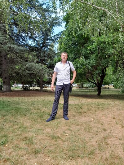  ,   Viktor, 36 ,   