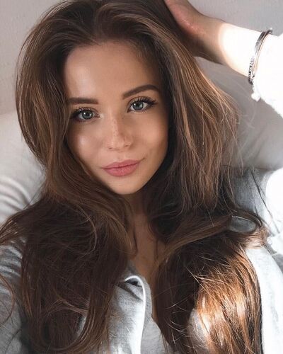  ,   Valeria, 24 ,   ,   