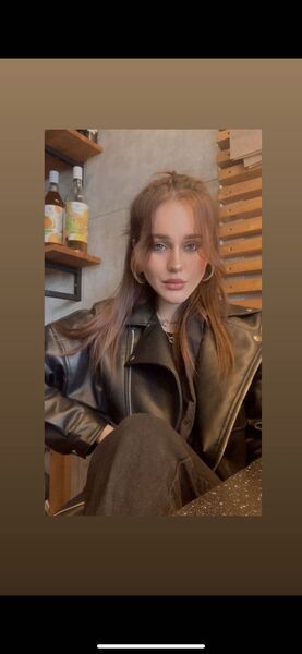 ,   Anya, 23 ,   c 