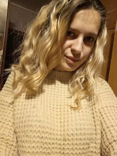  ,   Anna, 25 ,  