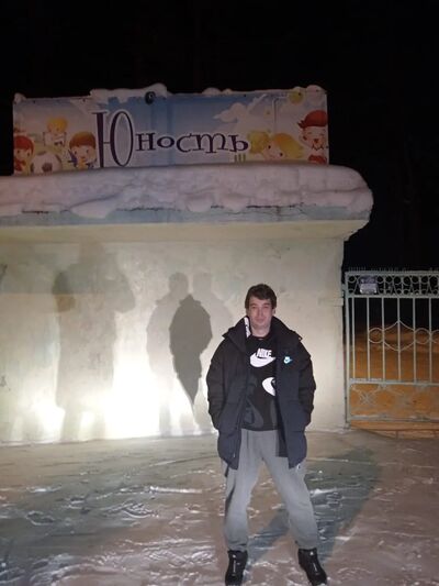  ,   Viktor, 33 ,   ,   