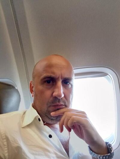 ,   Artur, 42 ,     , c 
