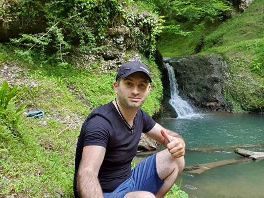  ,   Bacho, 34 ,   c 