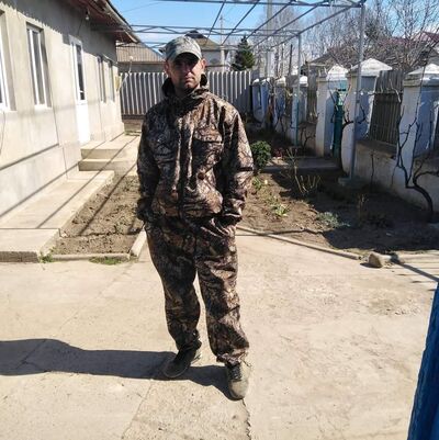  ,   Misha, 32 ,   ,   