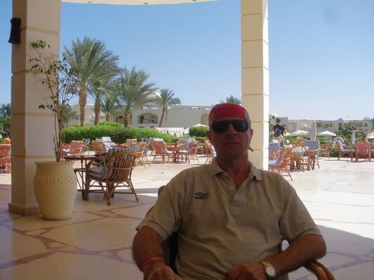  ,   Vlad, 49 ,  