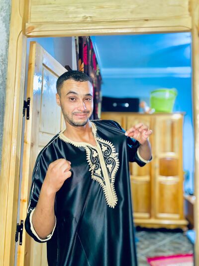  ,   Yonos, 37 ,   ,   