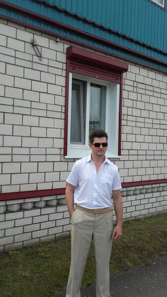 ,   Viktor, 49 ,   c 