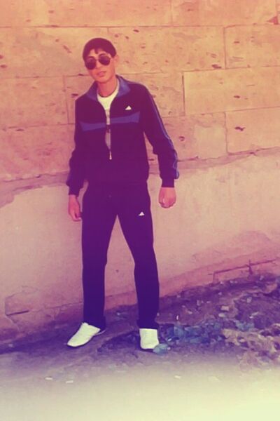  ,   Raz, 32 ,   