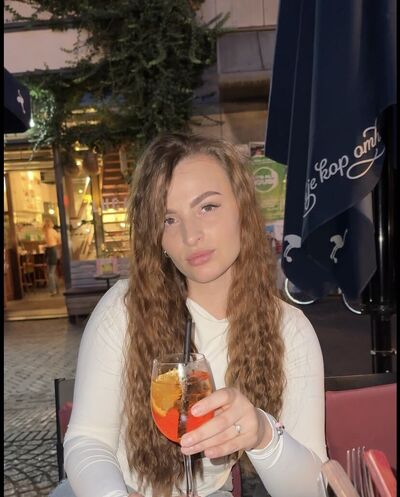  Dordrecht,   Julia, 25 ,   ,   