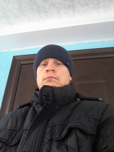  ,   Viktor, 48 ,   