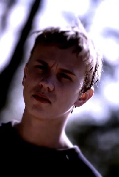  ,   Mark, 32 ,   ,   , c , 