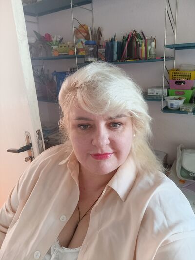  ,   Viktorija, 49 ,   c 