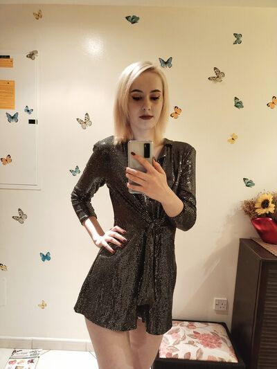  ,   Veronika, 25 ,   , 