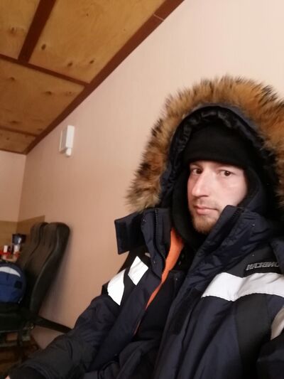  ,   Valentin, 30 ,  