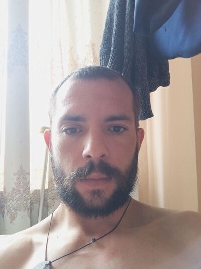  ,   Viktor, 31 ,   ,   