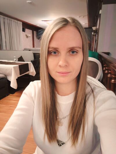  ,   Elena Flores, 28 ,   c 