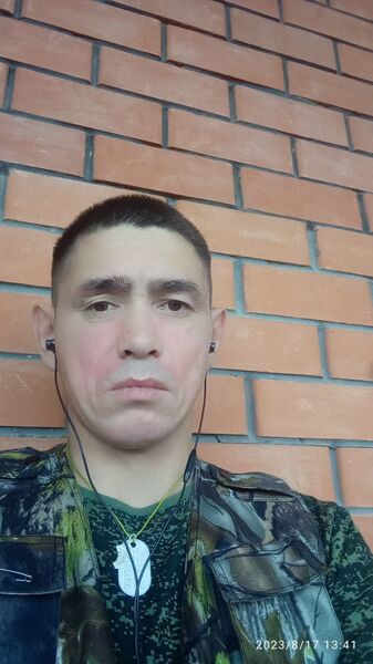  ,   Leon, 41 ,   ,   