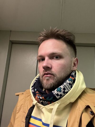  ,   Artem, 34 ,   