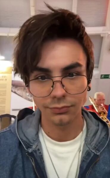  ,   Dan, 24 ,   ,   