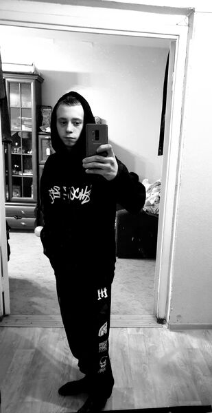  ,   Vladislav, 21 ,   ,   , c , 