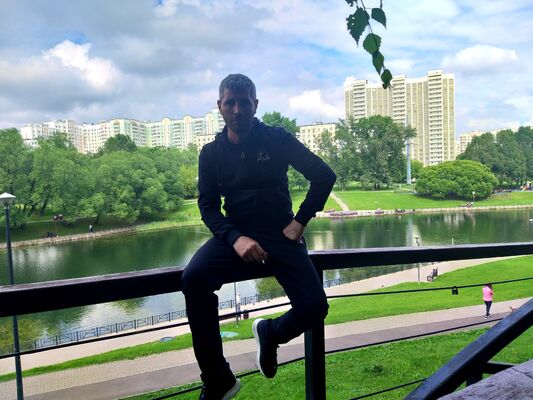  ,   Armen, 33 ,  