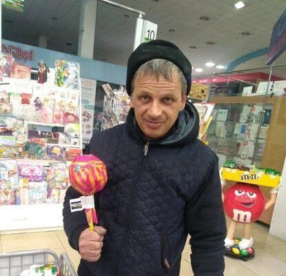  ,   Viktor, 49 ,   ,   , 
