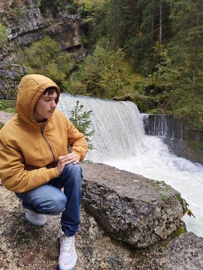  Saint-Germain-en-Laye,   Maksim, 19 ,   ,   