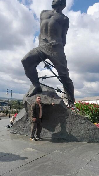  ,   Rinat, 49 ,   c 