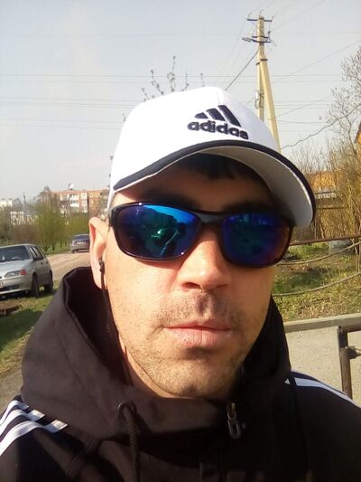  ,   Anton, 36 ,   