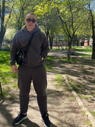  ,   Anton, 32 ,   ,   