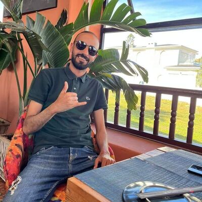  ,   Ali, 32 ,   ,   