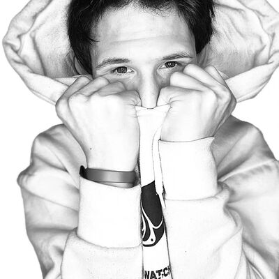  -,   Denis, 25 ,   ,   