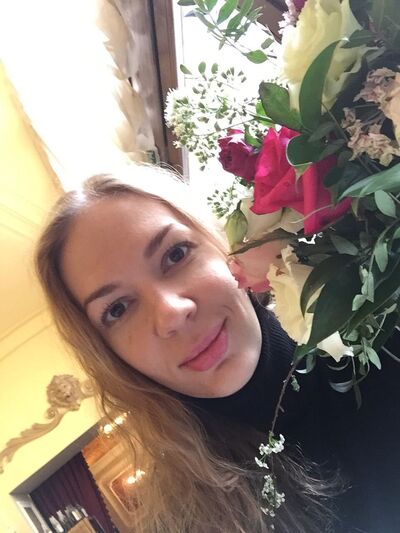  ,   Viktoria, 40 ,   c 