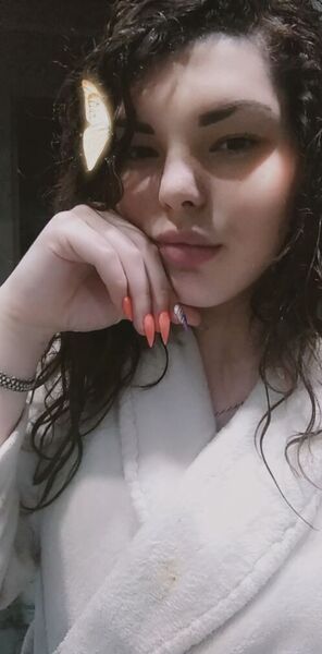  ,   Luiza, 23 ,  
