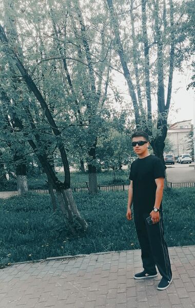  ,   Valentino, 22 ,   ,   , c 
