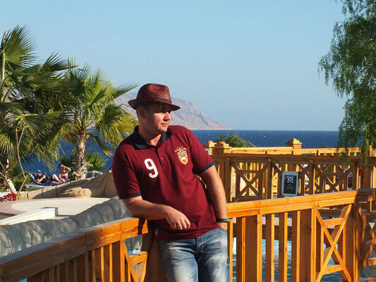  ,   LEON, 44 ,  