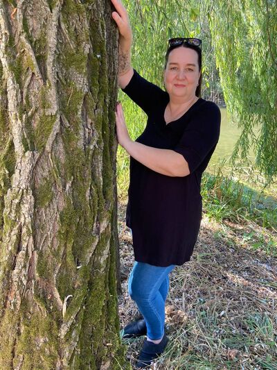  ,   Julia, 49 ,   