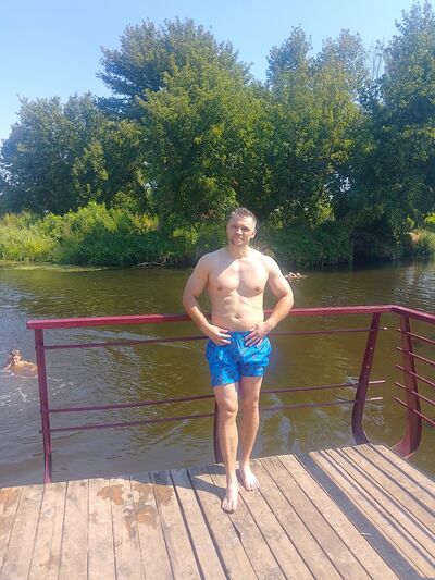  ,   Denis, 37 ,   ,   , c 