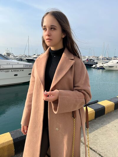  ,   Valentina, 25 ,   