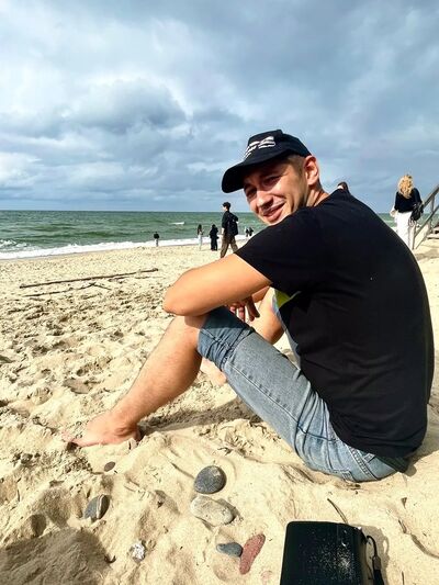  ,   Viktor, 31 ,   ,   