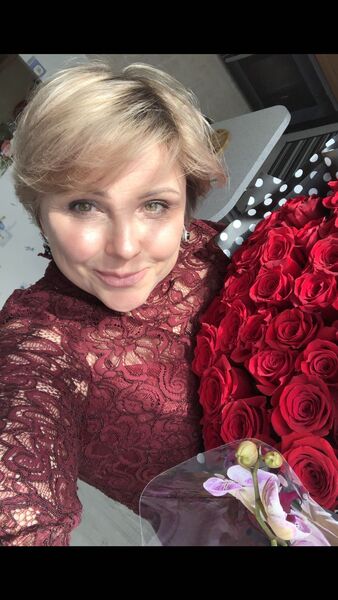  ,   Lana, 48 ,   c 