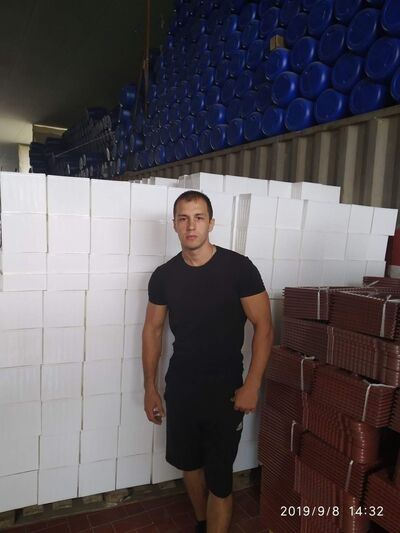  ,   Artem, 33 ,   