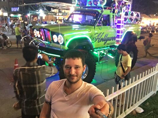  ,   LoveCom, 37 ,   ,   , c 