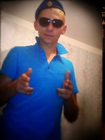  ,   Viktor, 33 ,   