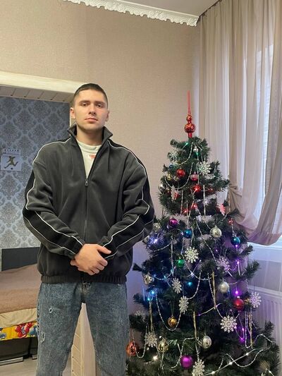  ,   Maksym, 21 ,   ,   , c , 